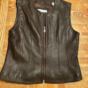 Women’s Valerie Stevens lambskin leather  vest.